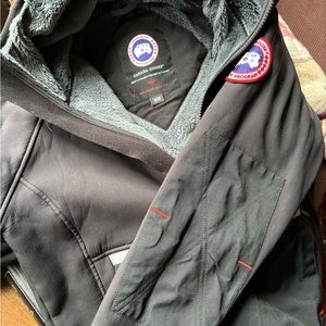 CANADA GOOSE TREMBLANT PULLOVER - Women’s MEDIUM